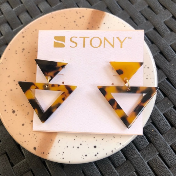 Tortoise Print Earrings - Picture 2 of 7